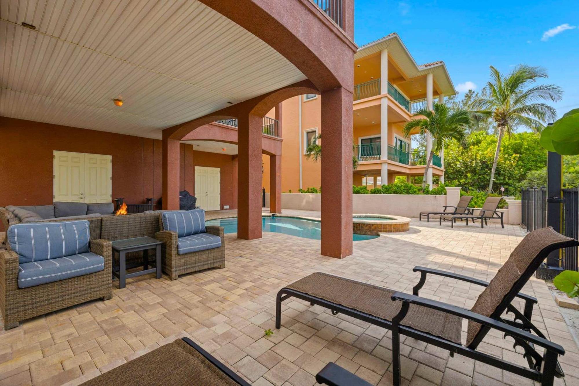 Beachfront Villa Pool Spa Fire Pit & Pool Table St. Pete Beach Exterior photo