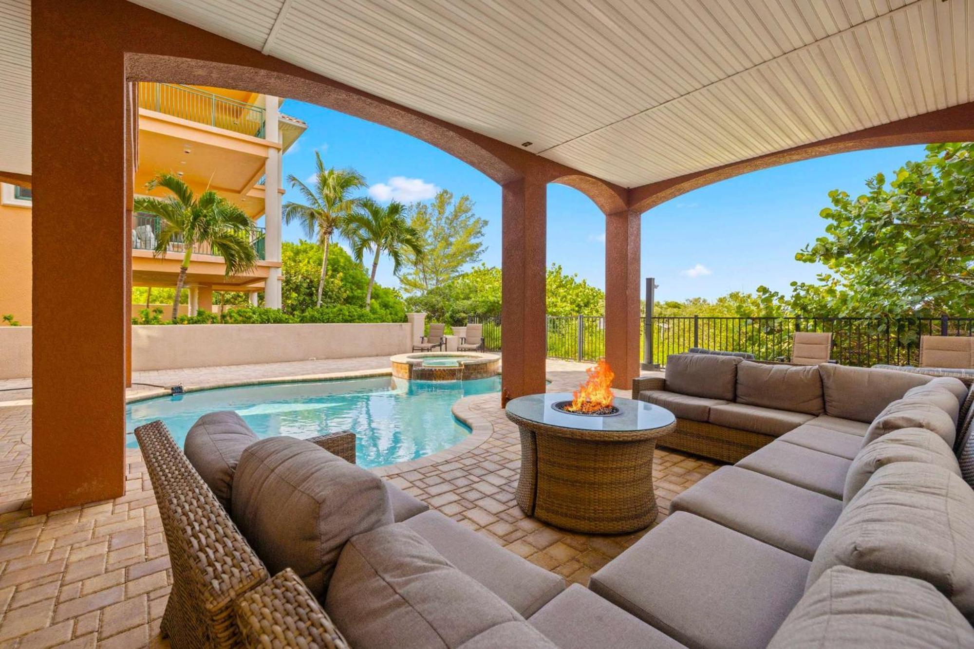 Beachfront Villa Pool Spa Fire Pit & Pool Table St. Pete Beach Exterior photo